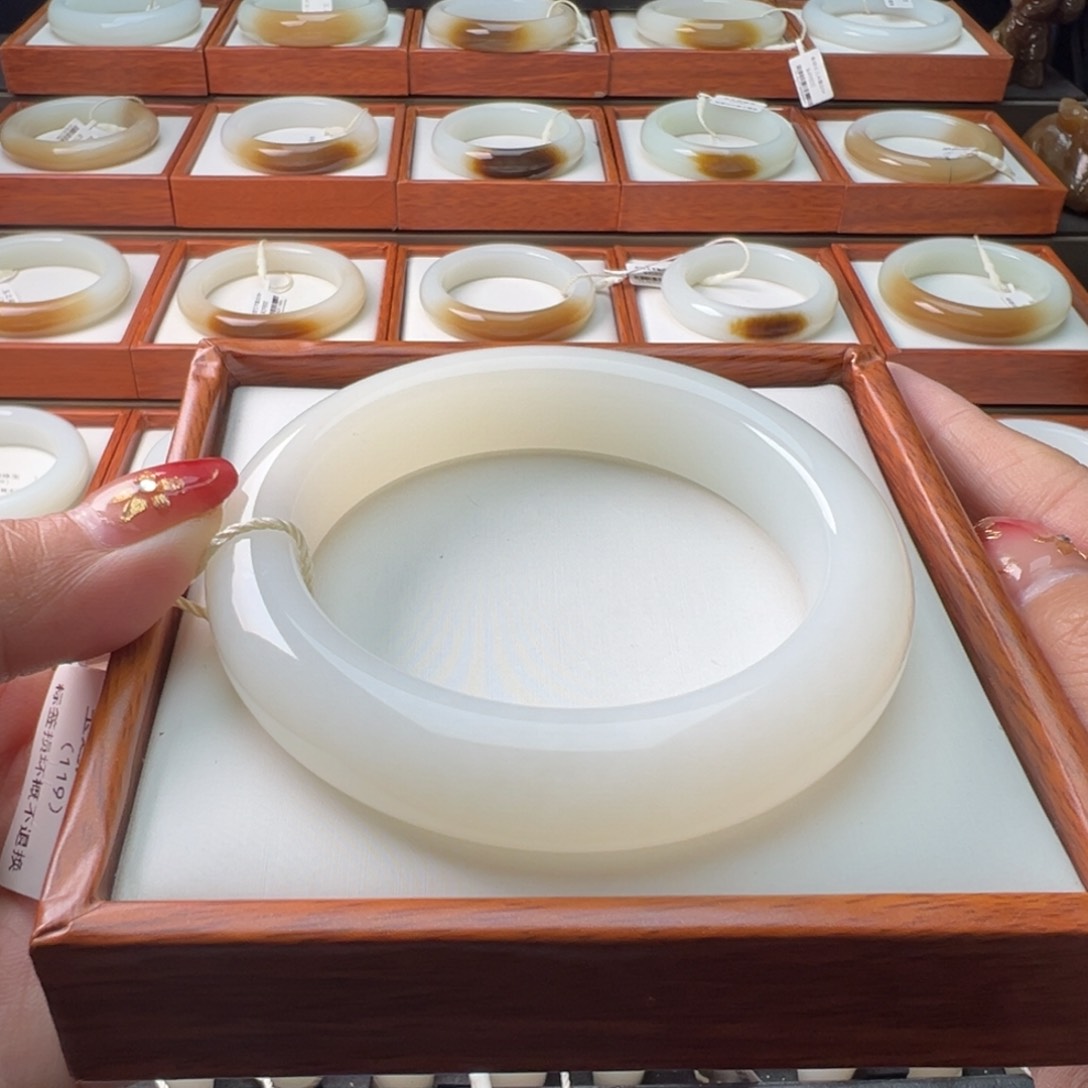 和田玉手镯未镶嵌56