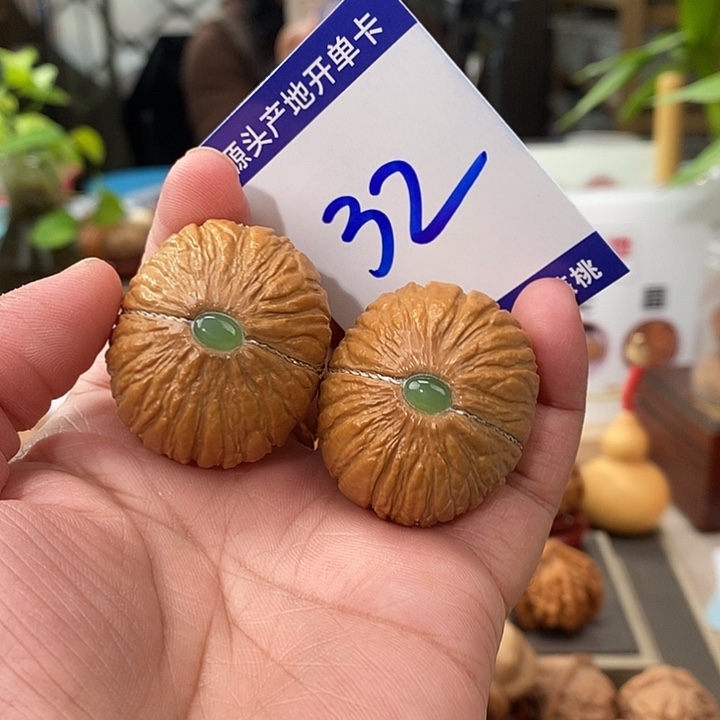 文玩核桃把件37.5银镶玉猴头元宝32号