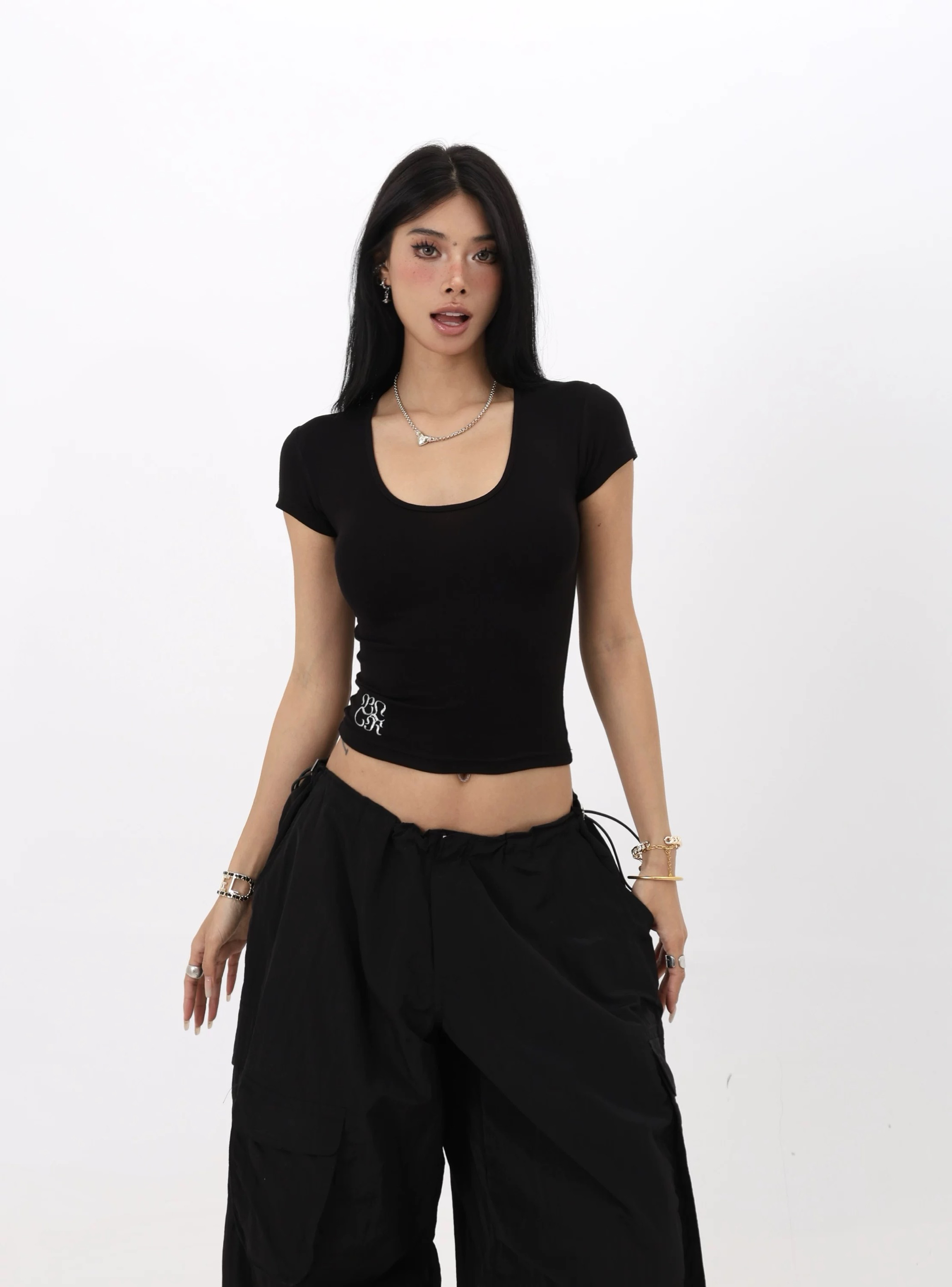 BLINGGIRLS“'U领裸感“原创美式辣妹显瘦T恤修身内搭短袖上衣