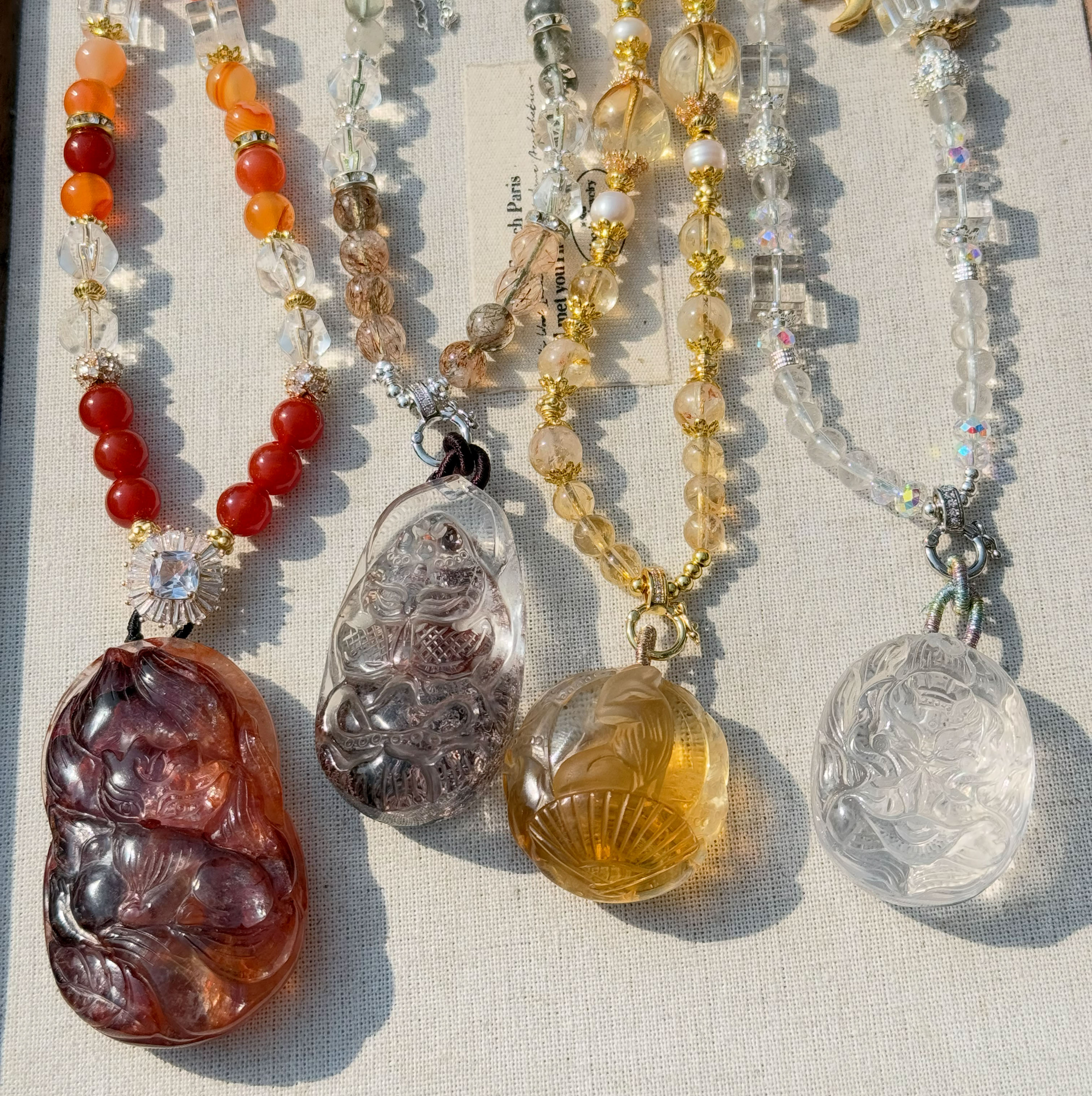 天然手工精美雕刻水晶九尾狐牌 