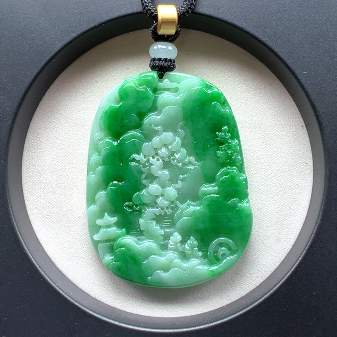 翡翠未镶嵌颈饰山水