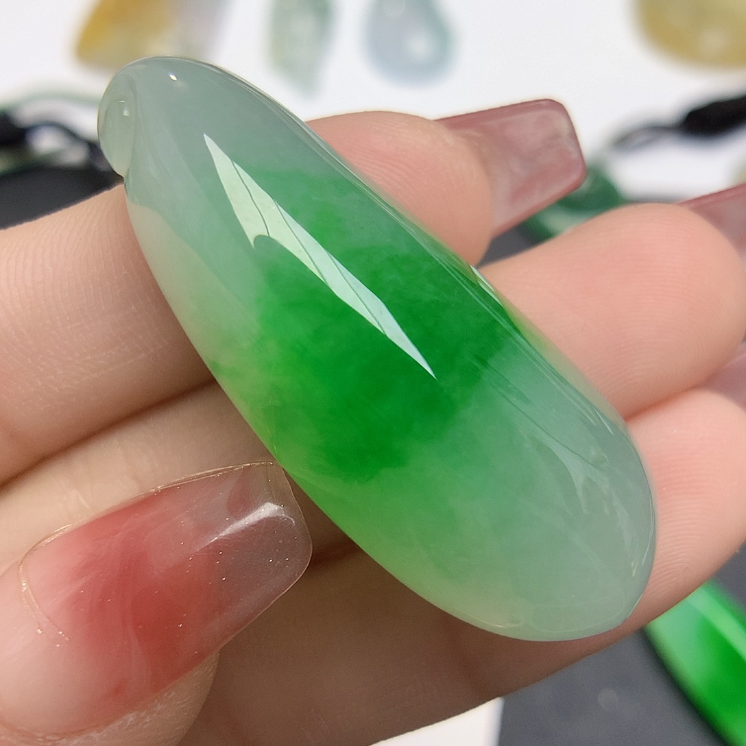 翡翠颈饰未镶嵌福瓜