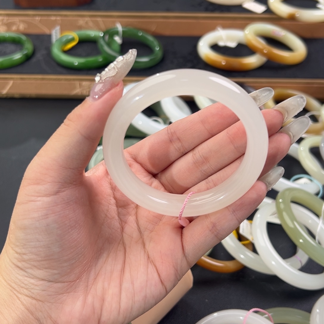 小***菜和田玉未镶嵌手镯