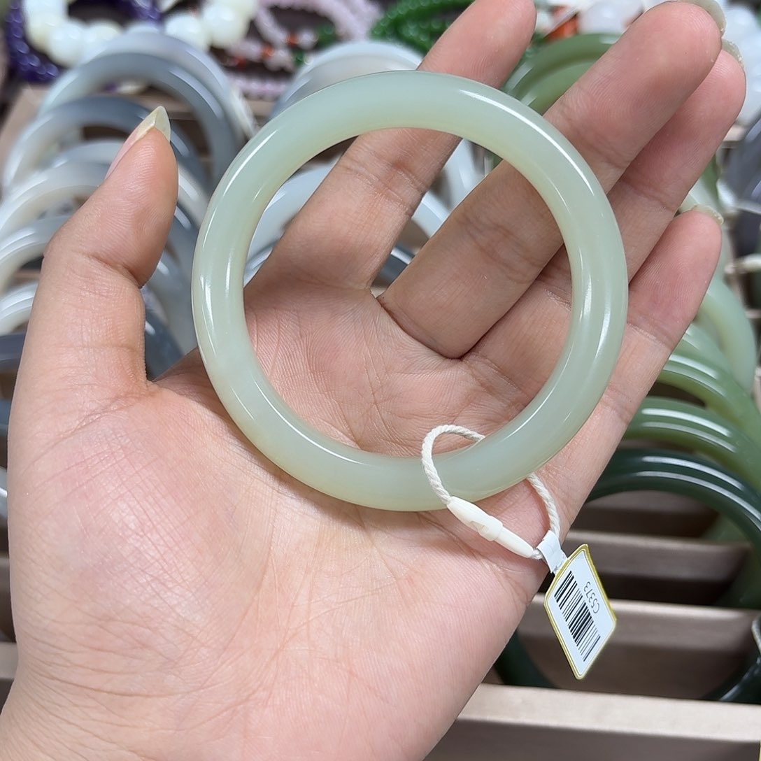 和田玉手镯未镶嵌公*培