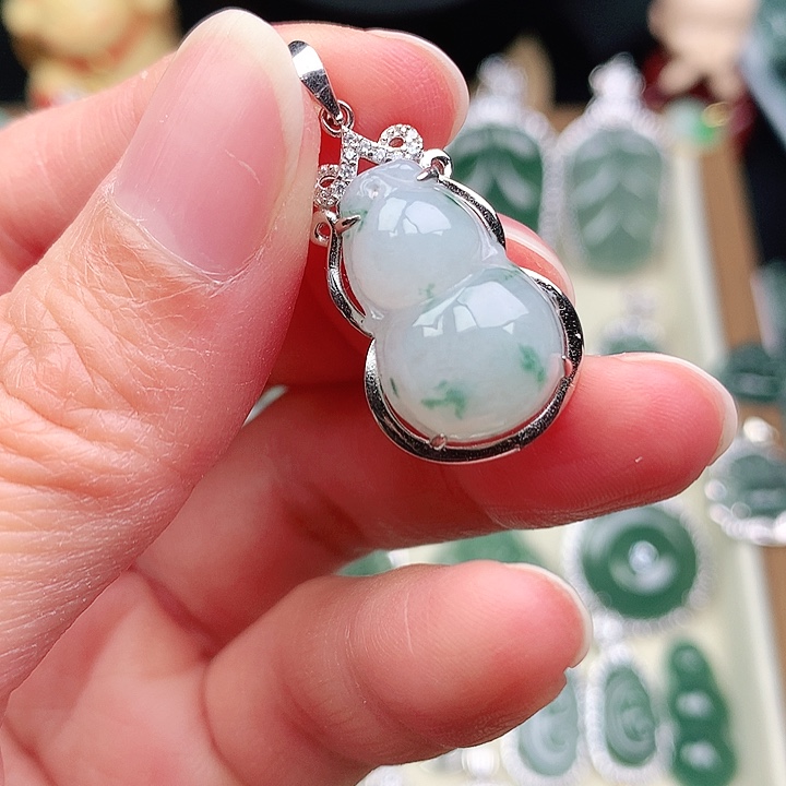 颈饰银S925镶嵌翡翠吊坠