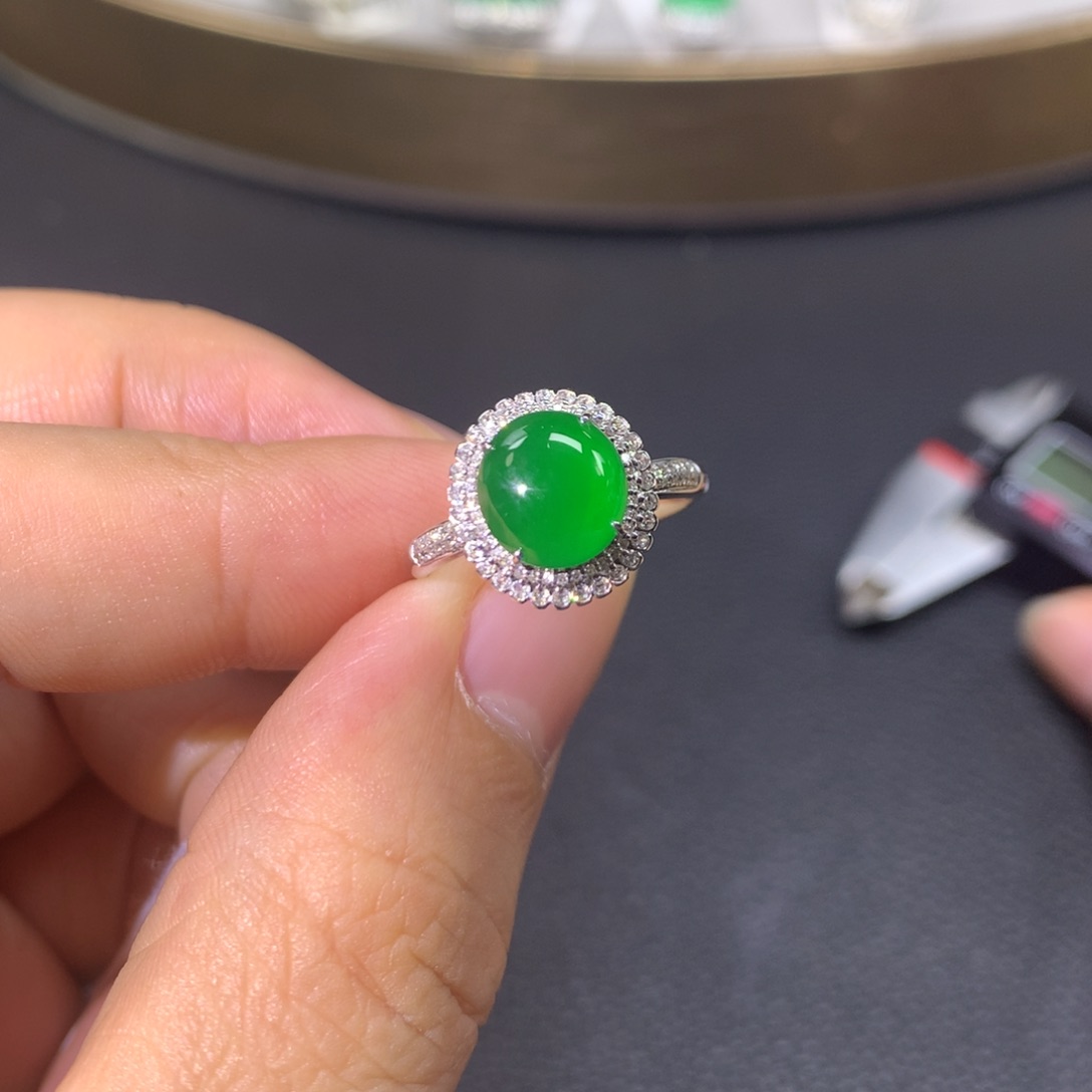 翡翠戒指18K金镶嵌翡翠