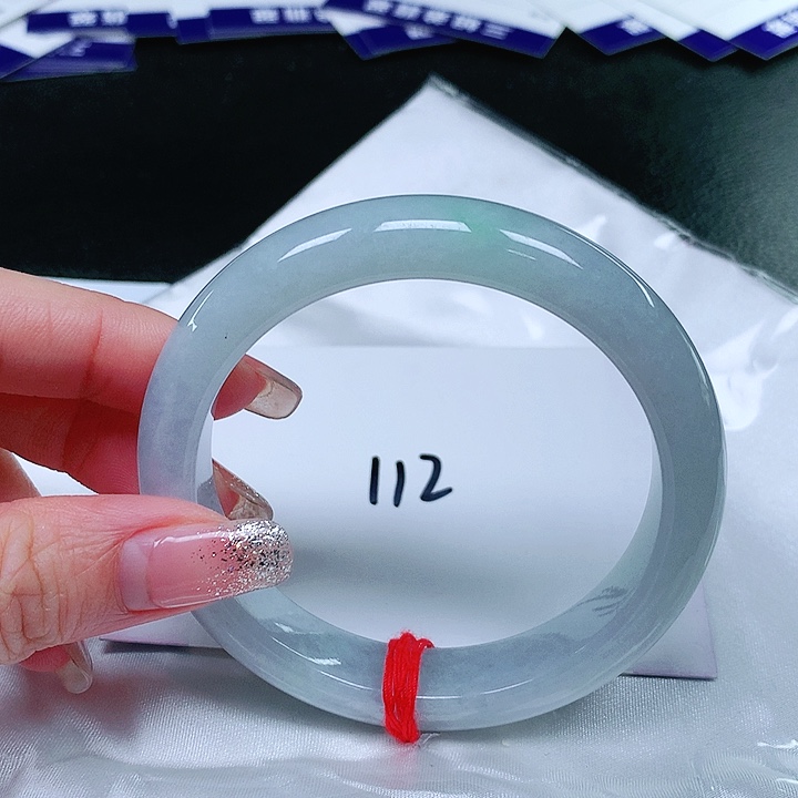 翡翠手镯未镶嵌翡翠手镯未镶嵌