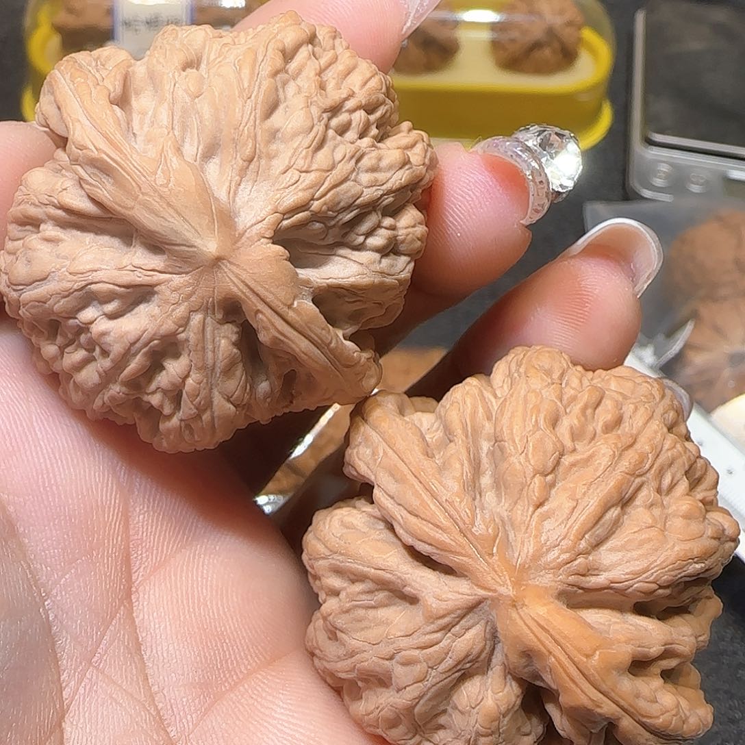 文玩核桃吊坠44球筋