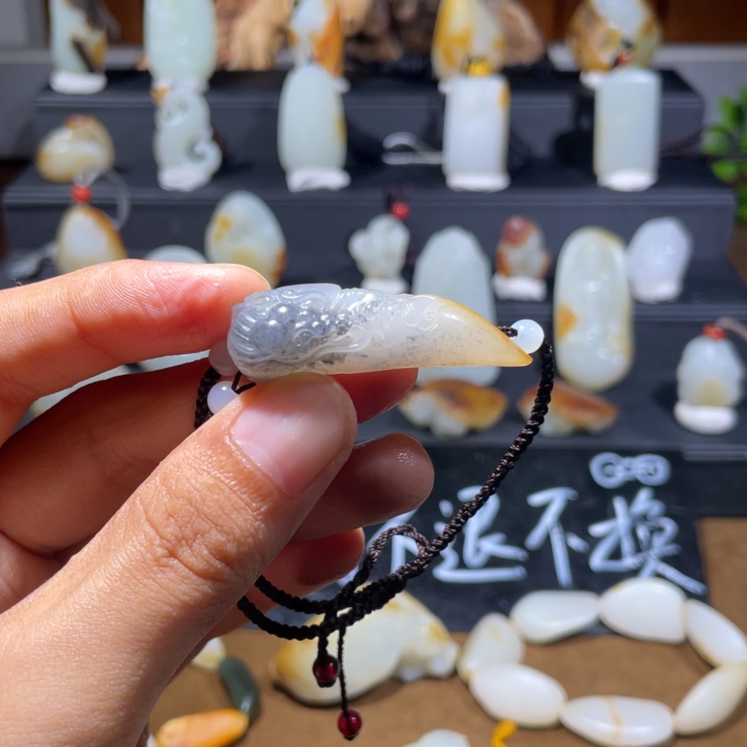 路***甲颈饰未镶嵌和田玉（白玉）