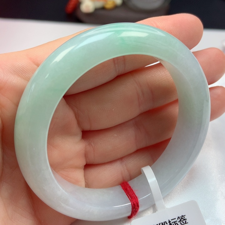 翡翠手镯未镶嵌54圈