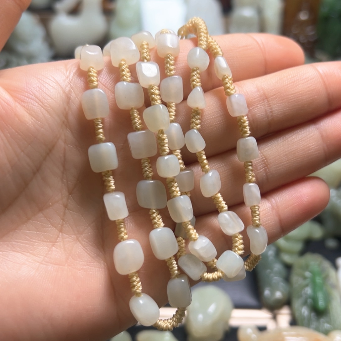 和田玉颈饰未镶嵌