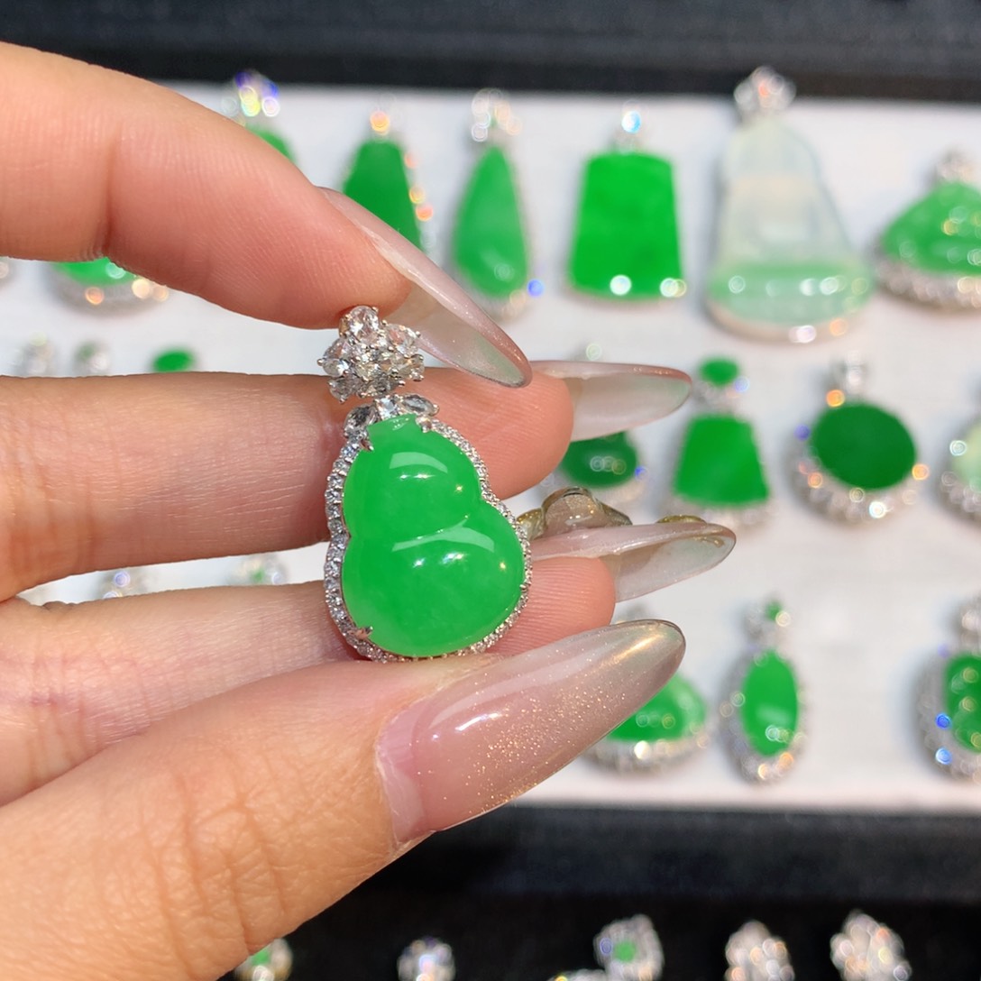 翡翠颈饰18K金镶嵌贝***～翡翠