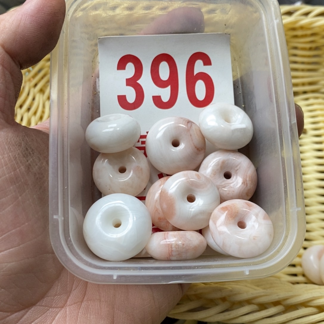 蛇纹石玉挂坠未镶嵌