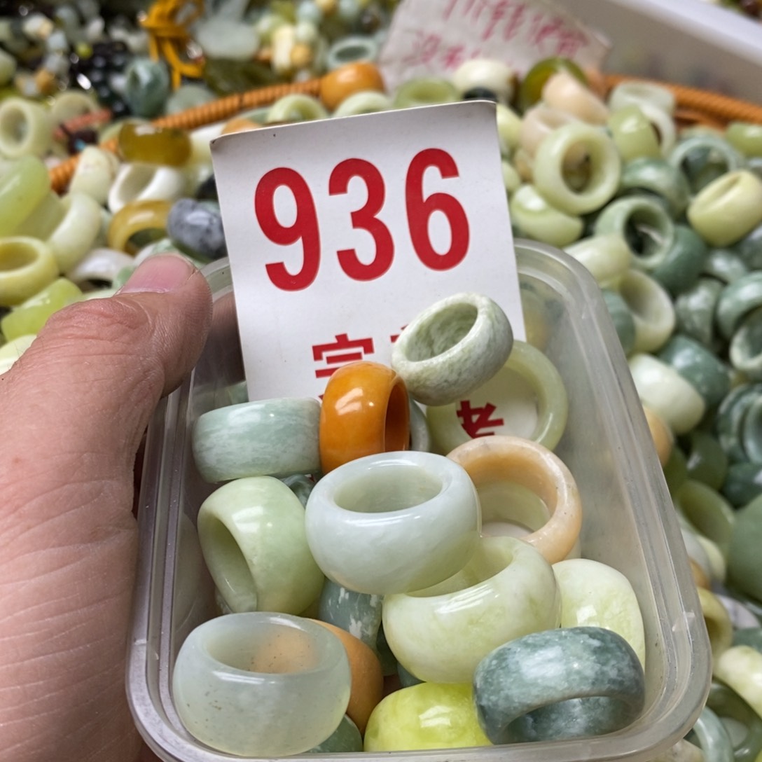 蛇纹石玉挂坠未镶嵌