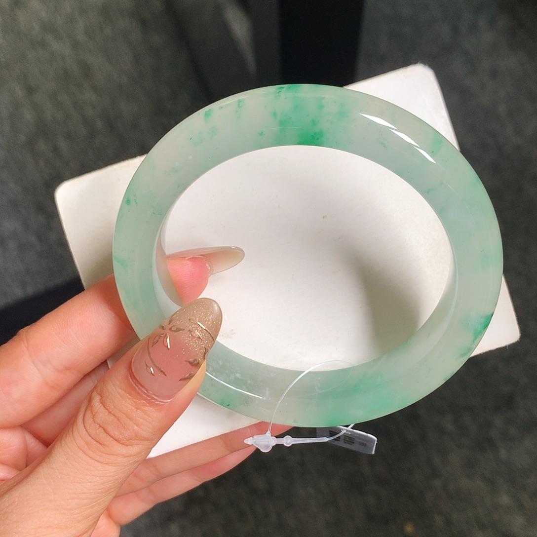 未镶嵌手镯石英质玉（非洲翠）