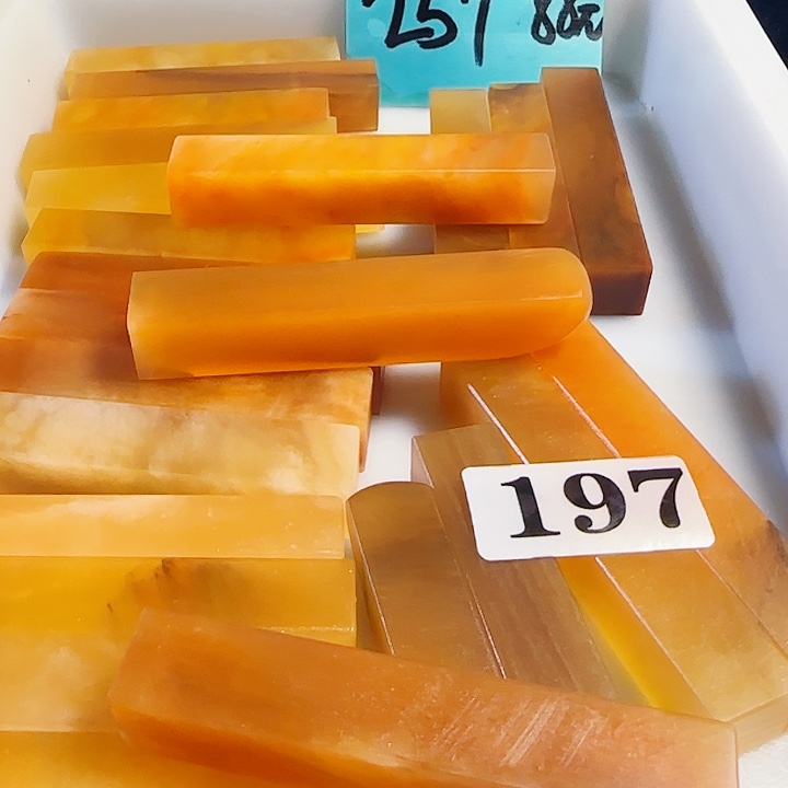 印石青田石新疆美人红石1.5正章，高度7-9公分，数量25个