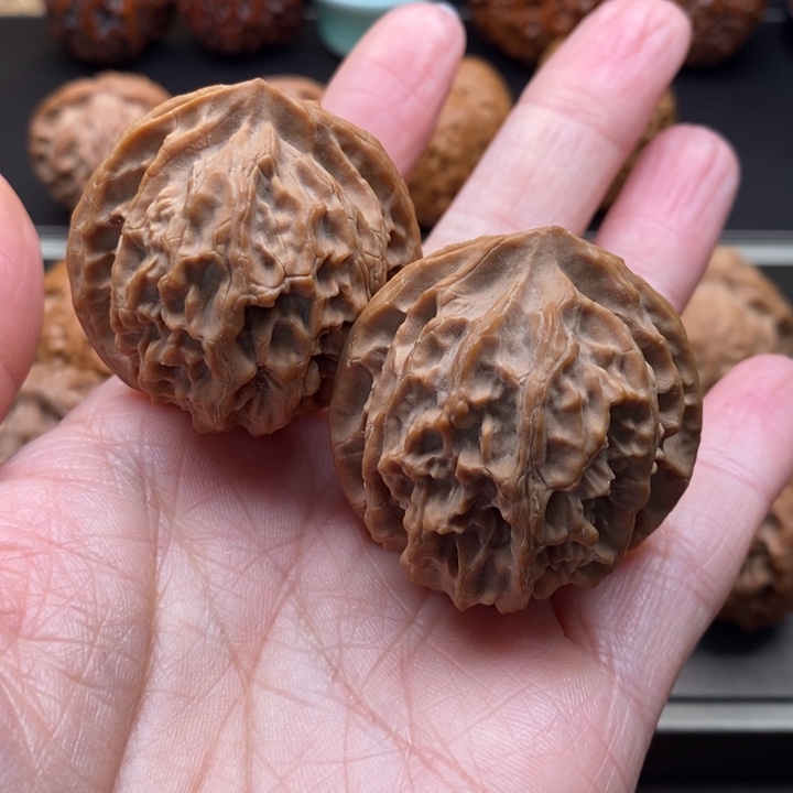 ****文玩核桃吊坠苹果园