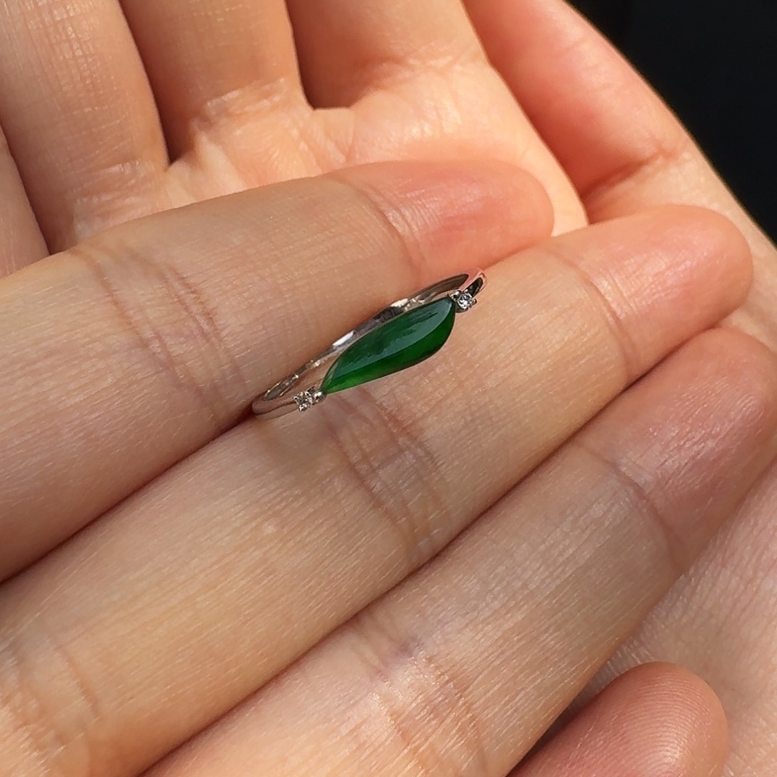 翡翠颈饰18K金镶嵌戒指