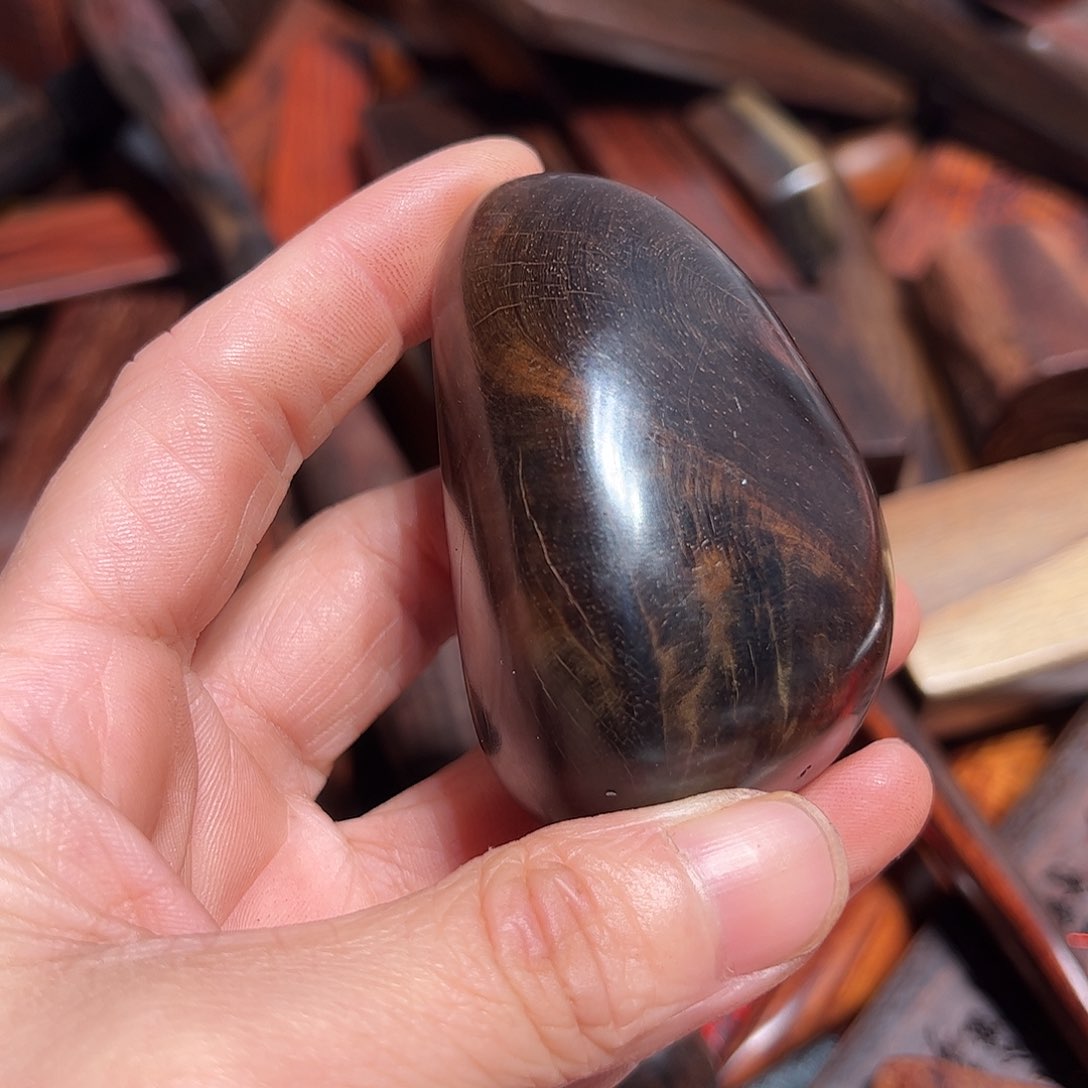 交趾黄檀（大红酸枝）玉**生