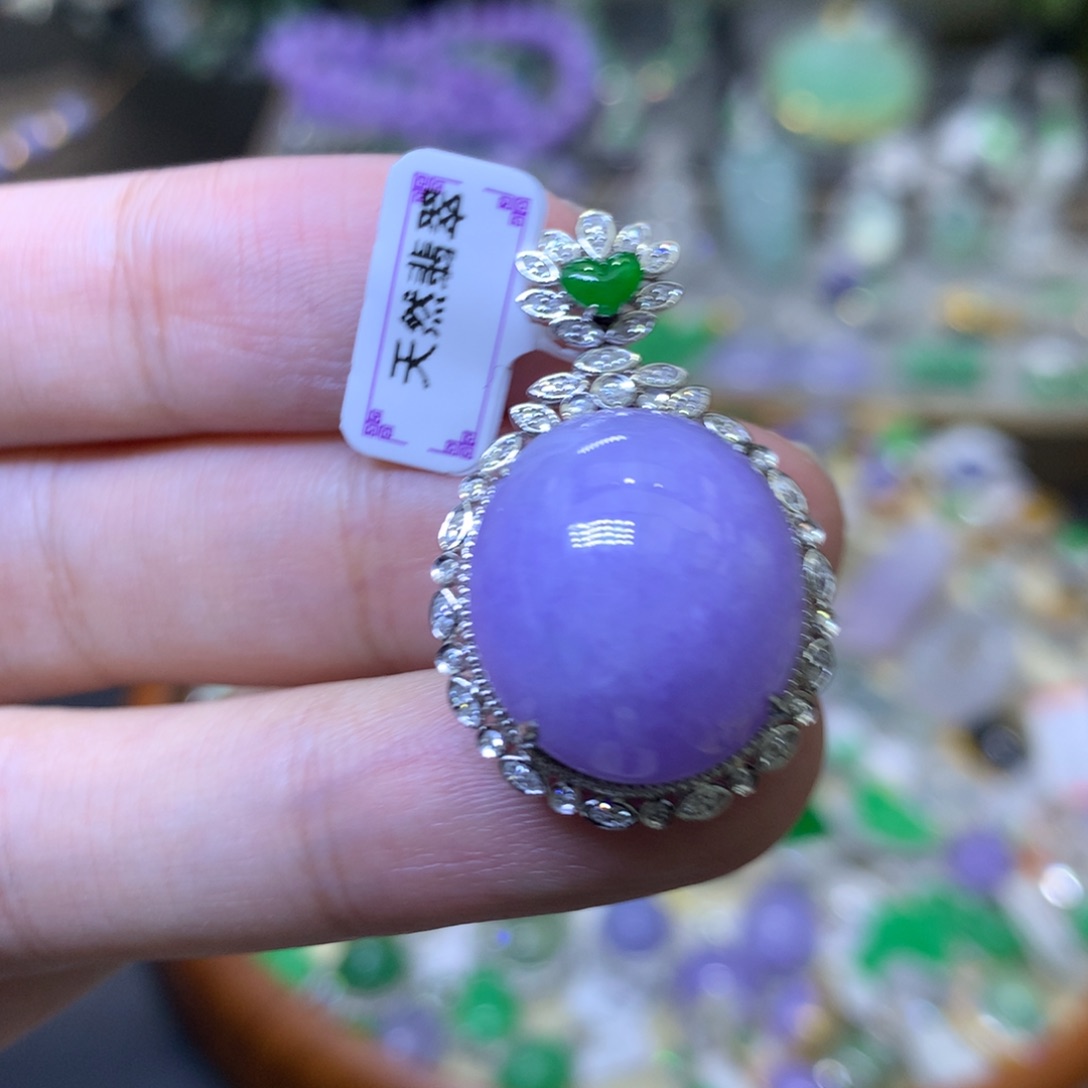 颈饰18K金镶嵌翡翠