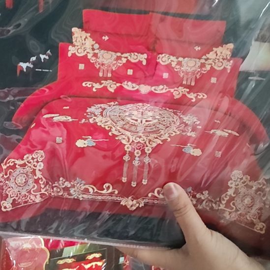 棉高端大床双人刺绣四件。