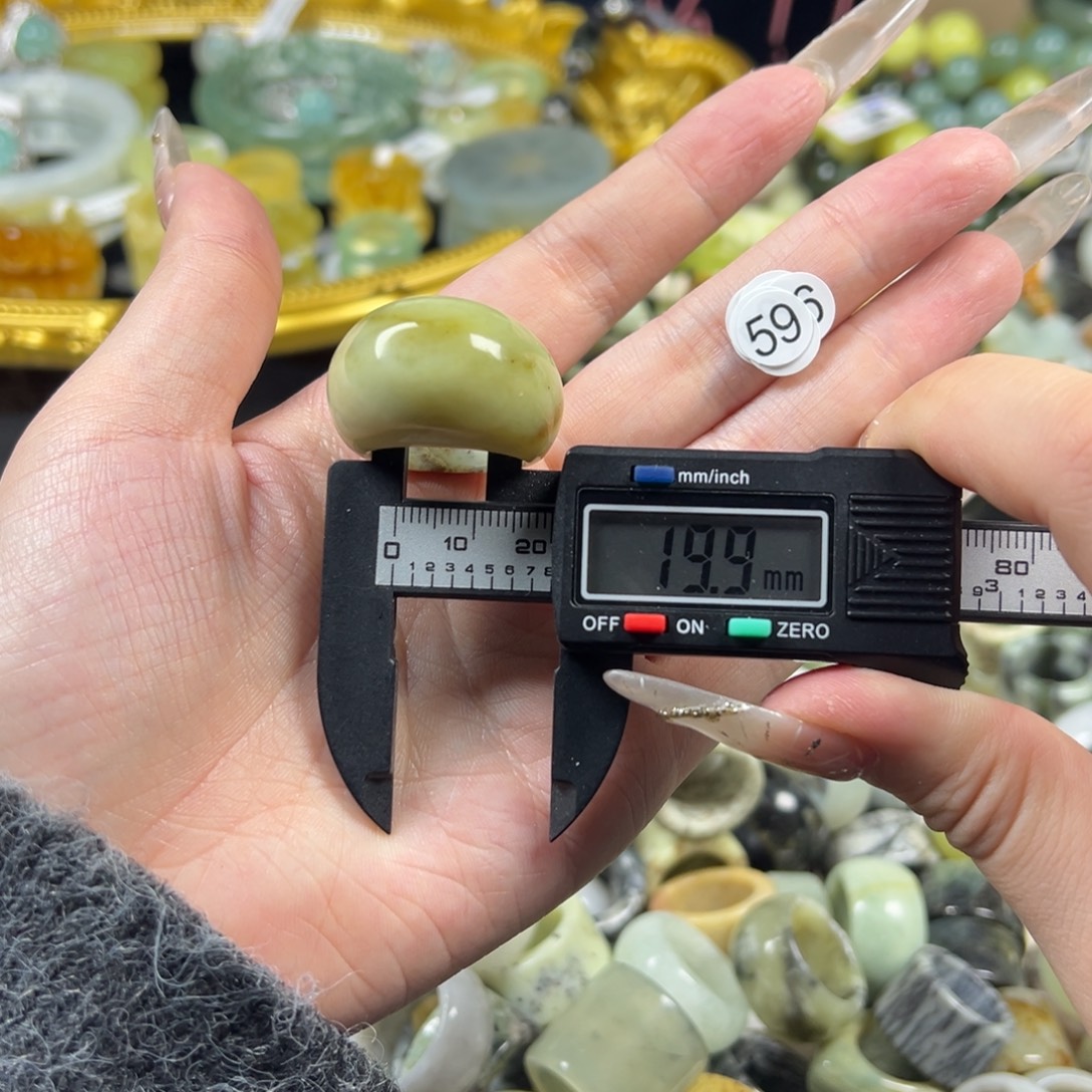 蛇纹石玉未镶嵌戒指