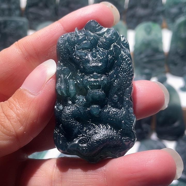 定制翡翠未镶嵌龙