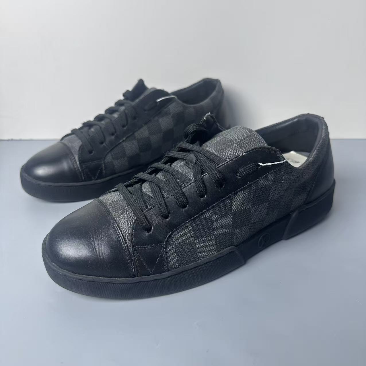 90新 LouisVuitton/路易威登 黑色 棋盘格 男士板鞋 40.5码 kke82