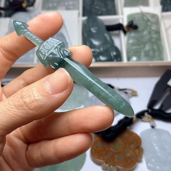 翡翠未镶嵌颈饰翡翠