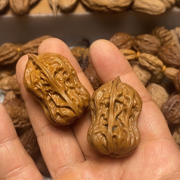 地****文玩核桃把件不错的