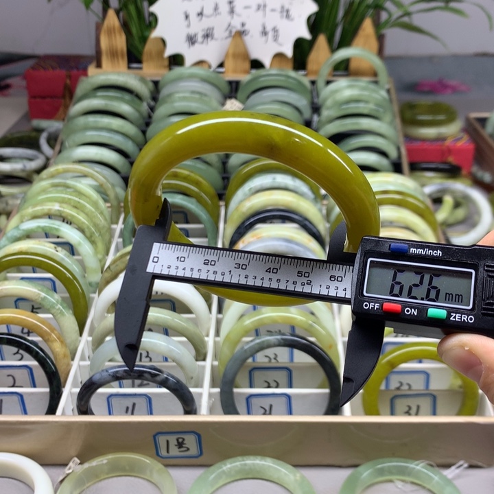 未镶嵌蛇纹石玉手镯17