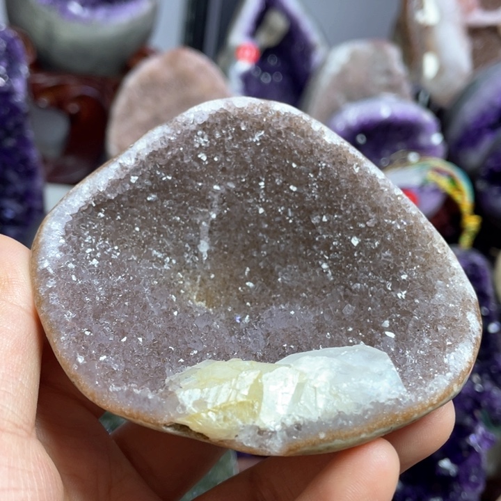 水晶摆件未镶嵌捡漏