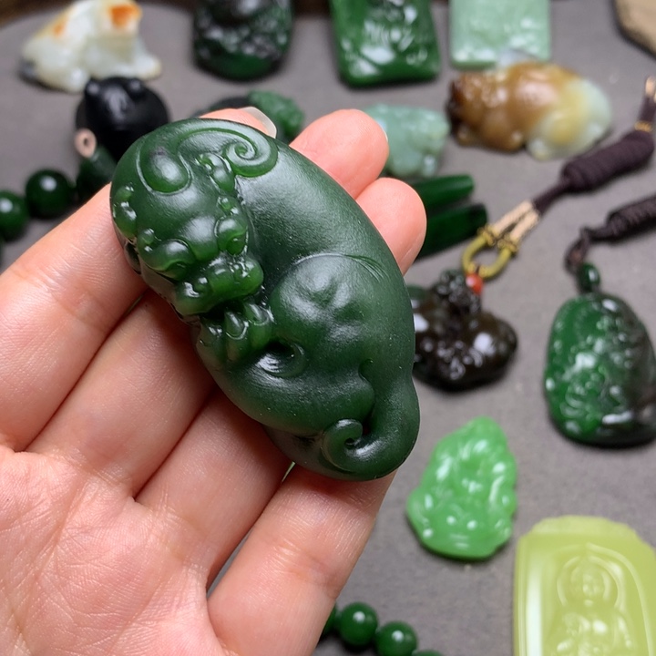 和田玉未镶嵌颈饰