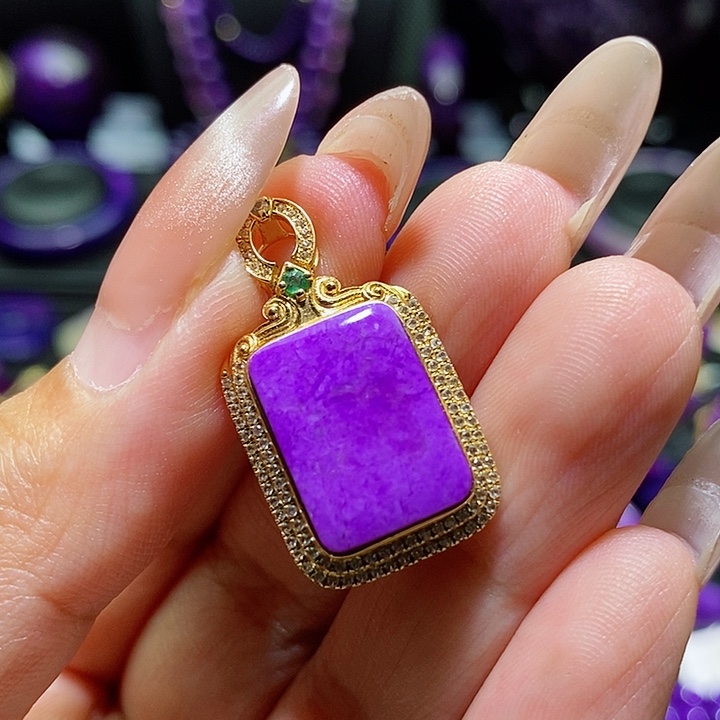 18K金镶嵌苏纪石（舒俱来）吊坠