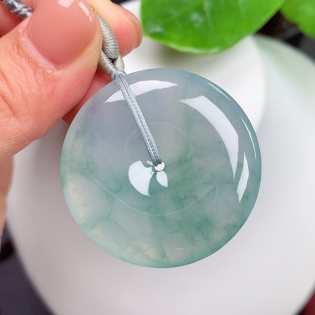 翡翠未镶嵌颈饰平安扣