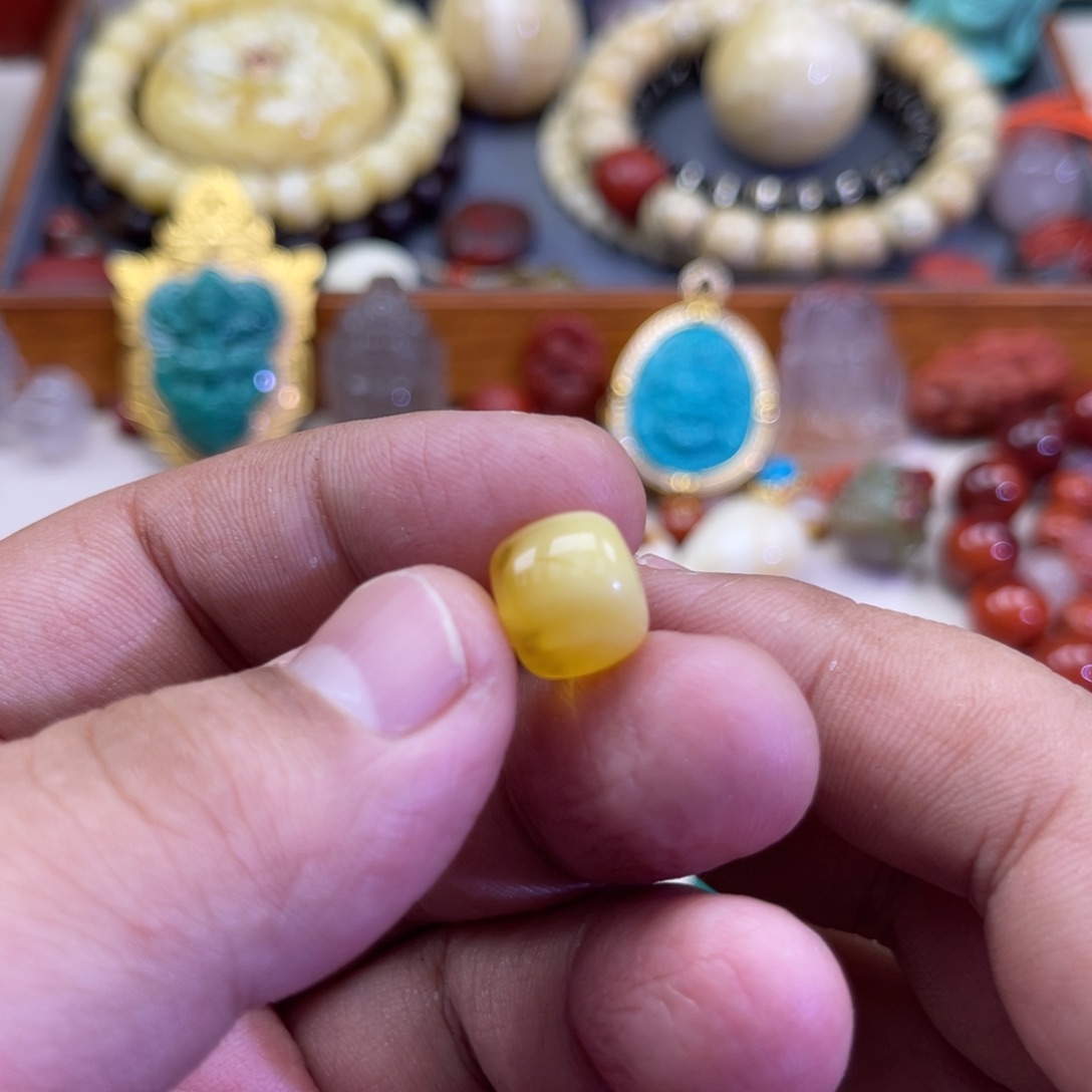 琥珀未镶嵌珠宝奇石79