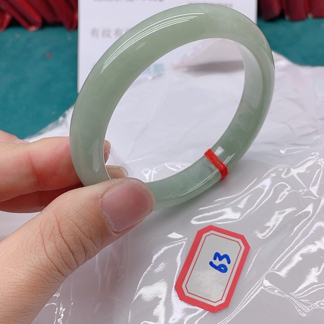 翡翠手镯未镶嵌最****?6333333333