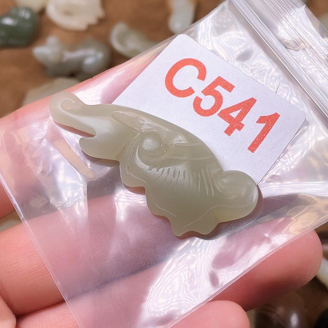 用***3和田玉未镶嵌颈饰