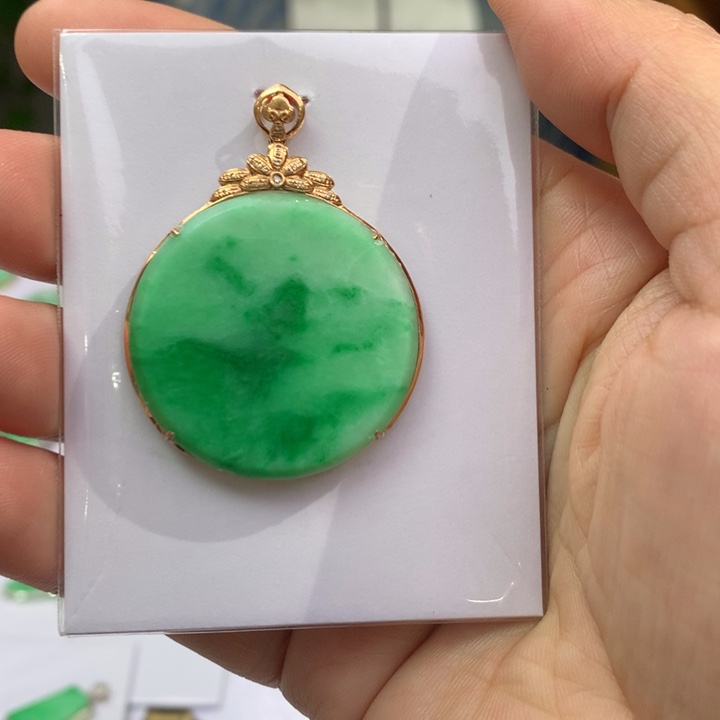 翡翠颈饰18K金镶嵌翡翠吊坠