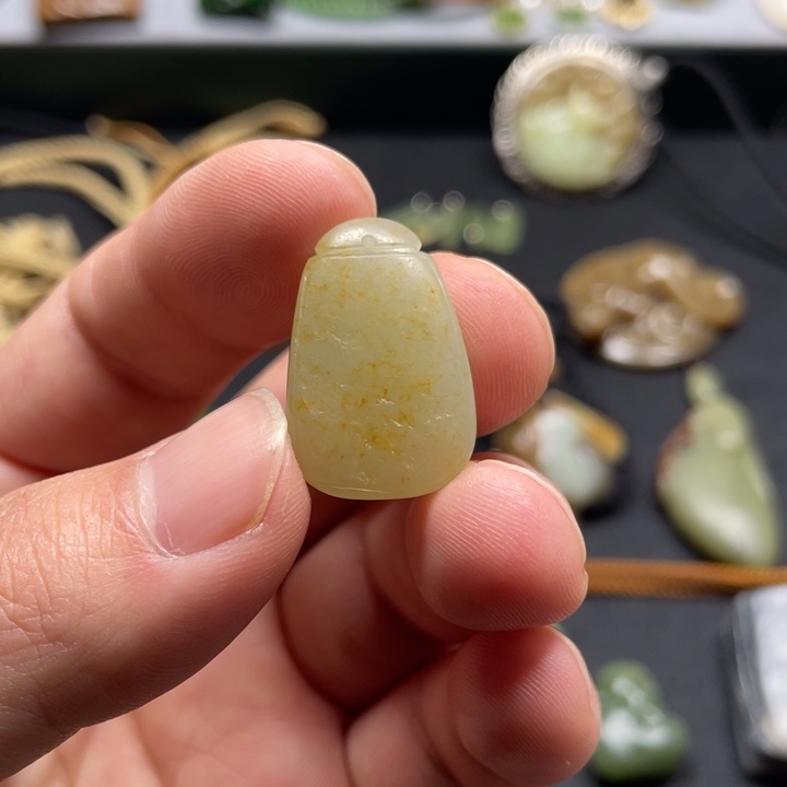 和田玉吊坠未镶嵌阿**佛