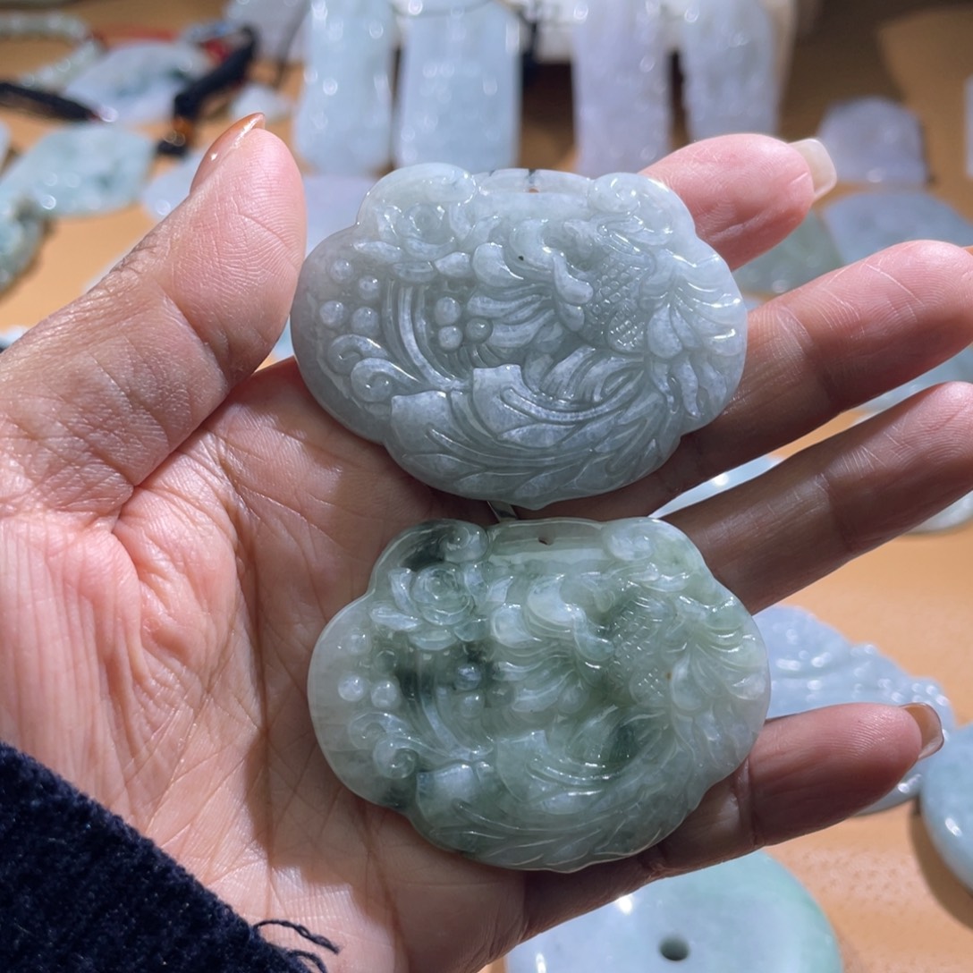 翡翠未镶嵌颈饰花开富贵两个