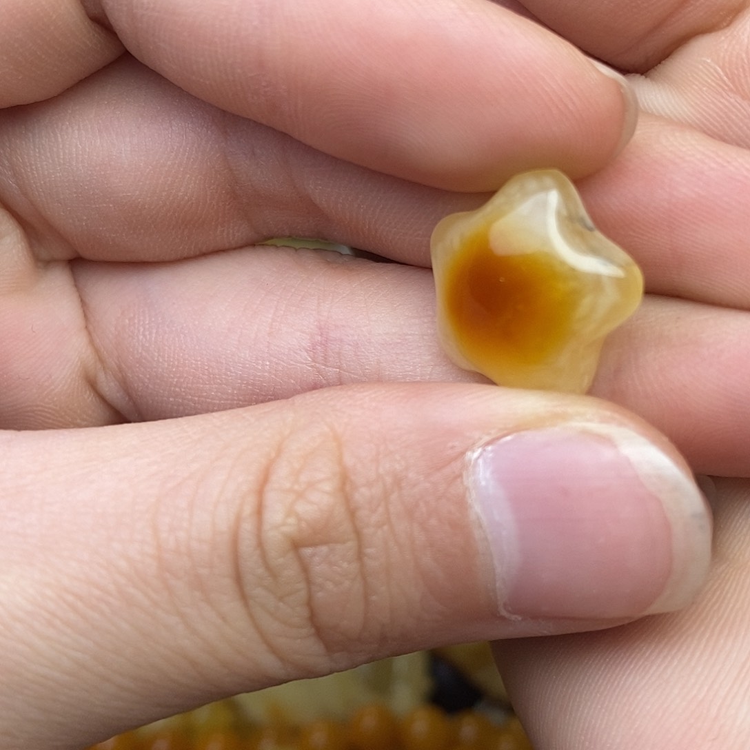 未镶嵌琥珀珠宝奇石