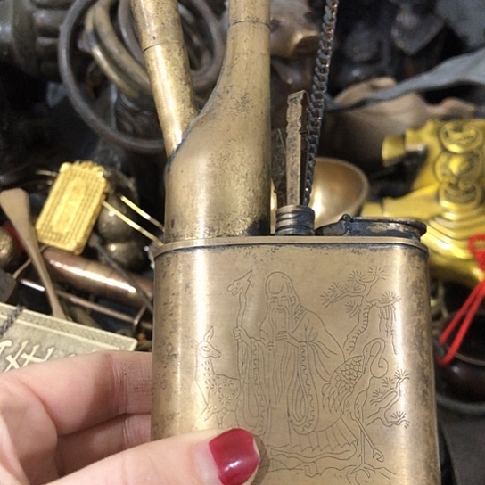 面***笑闪电购铜摆件工艺品