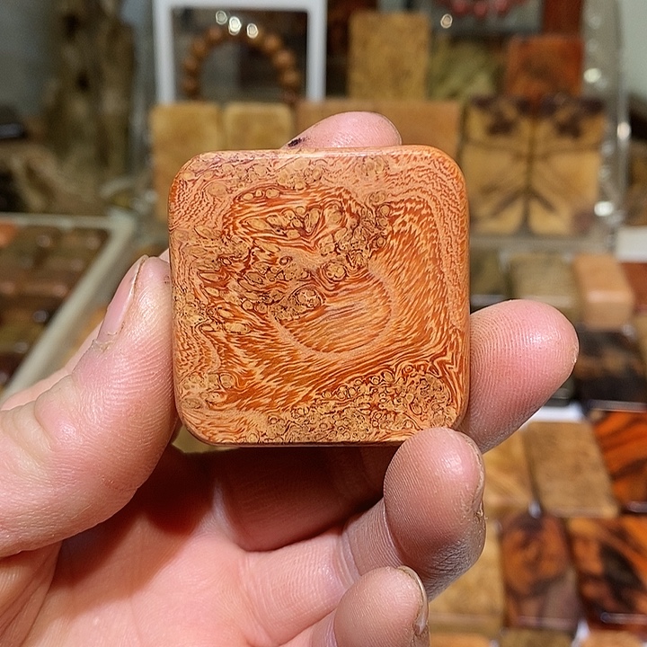 柠****香榧木木质哈把玩件55888