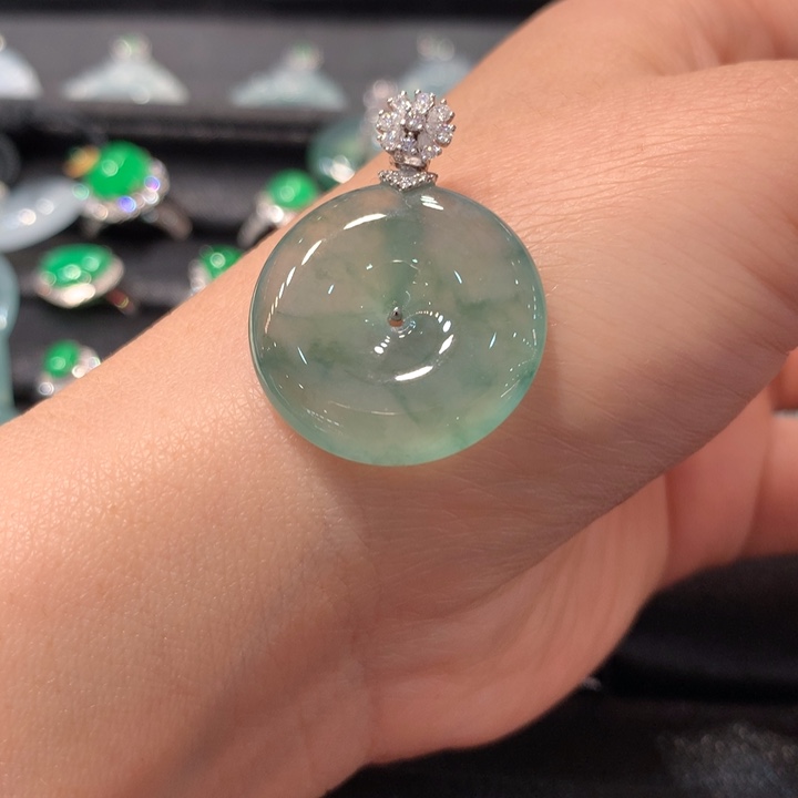 【闪购商品】翡翠颈饰18K金镶嵌翡翠