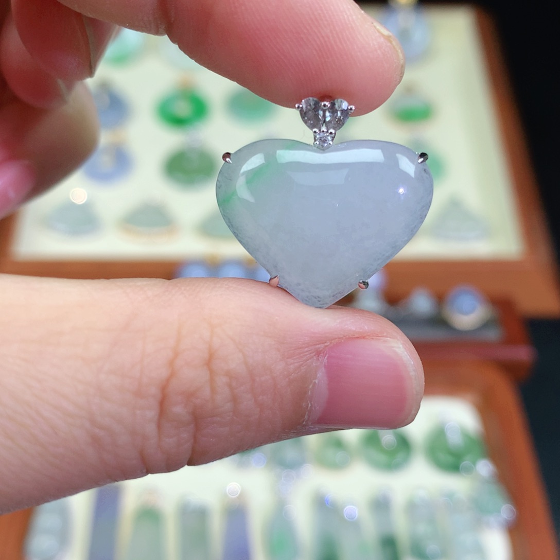 翡翠颈饰18K金镶嵌天然翡翠吊坠a货