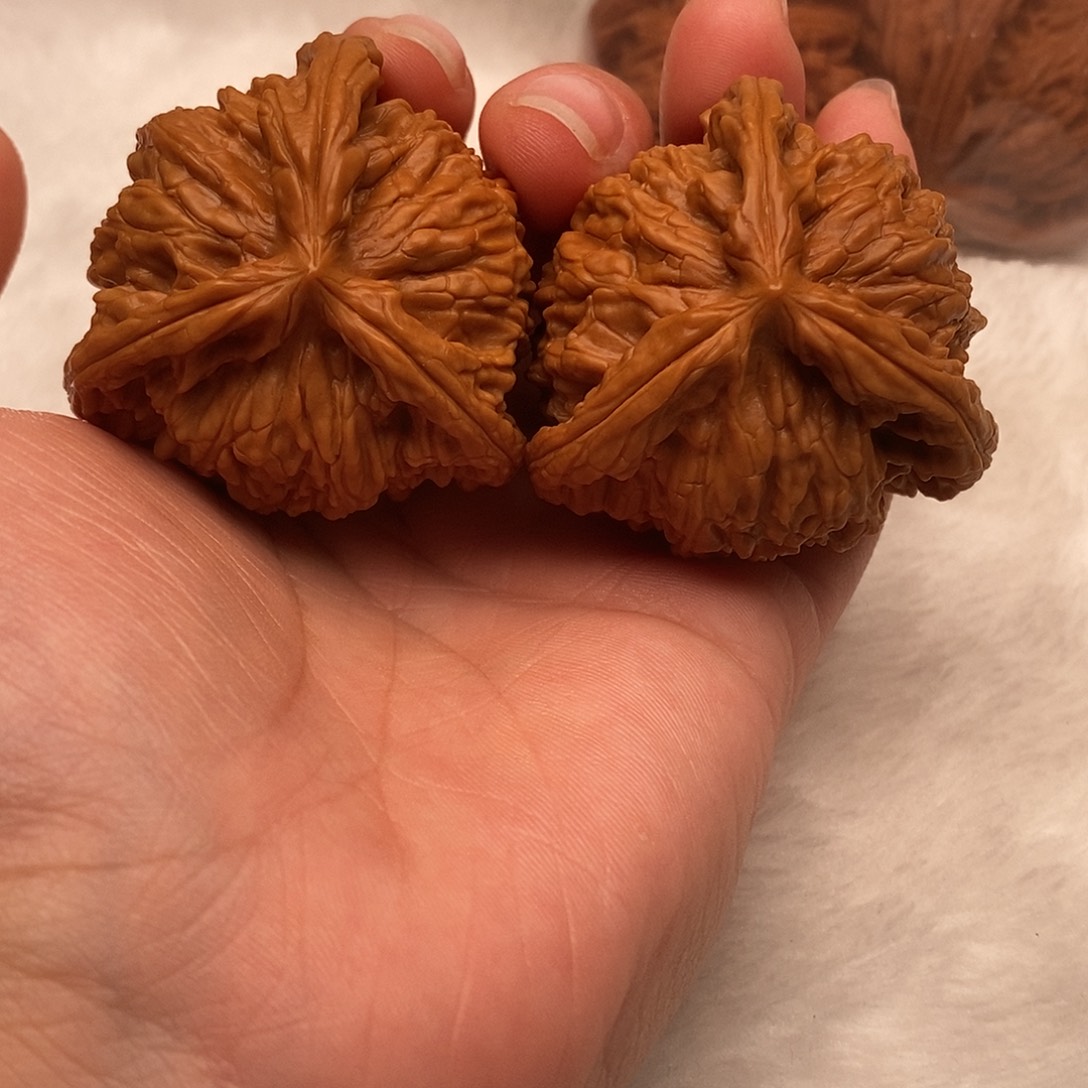 文***、文玩核桃吊坠三棱