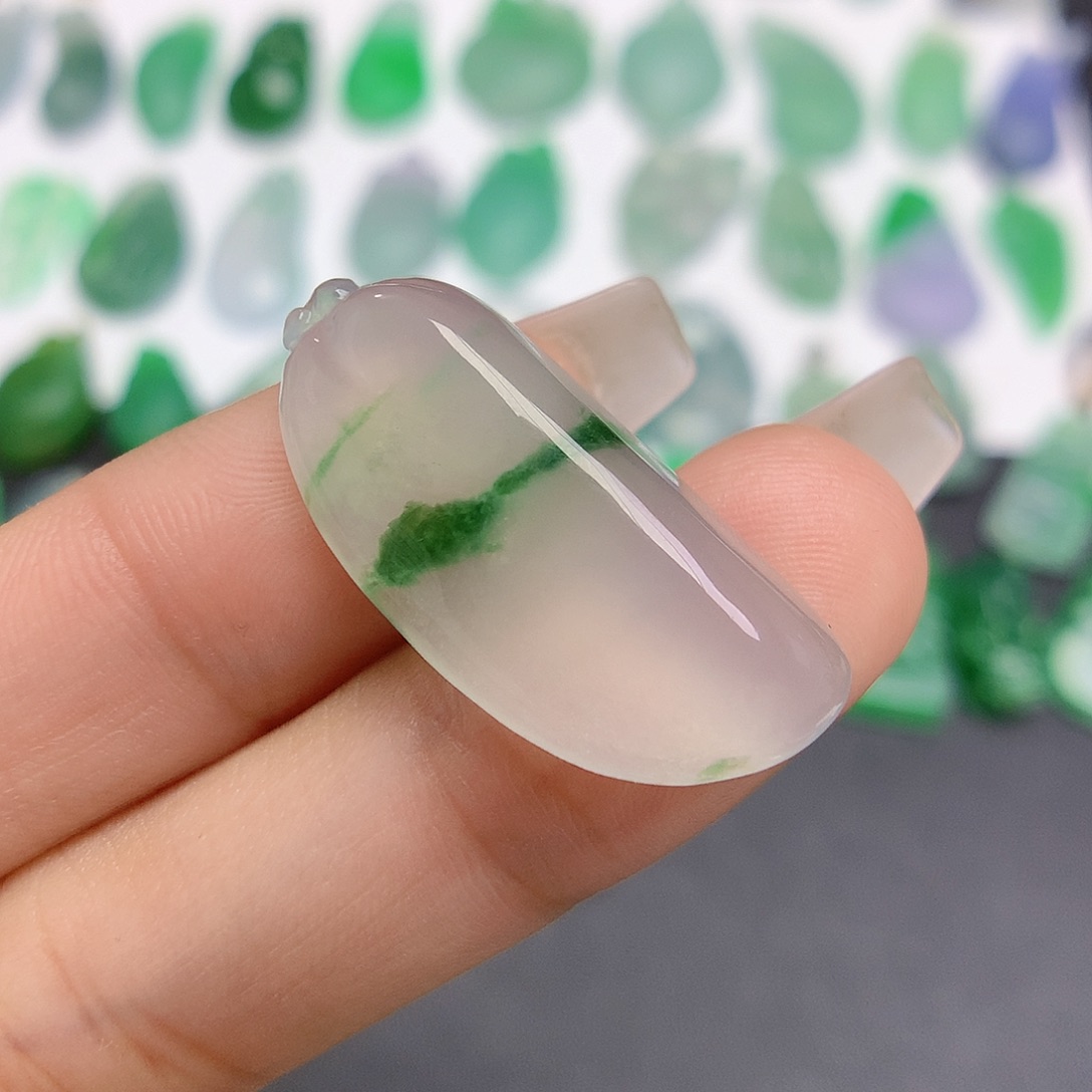 翡翠颈饰未镶嵌福瓜