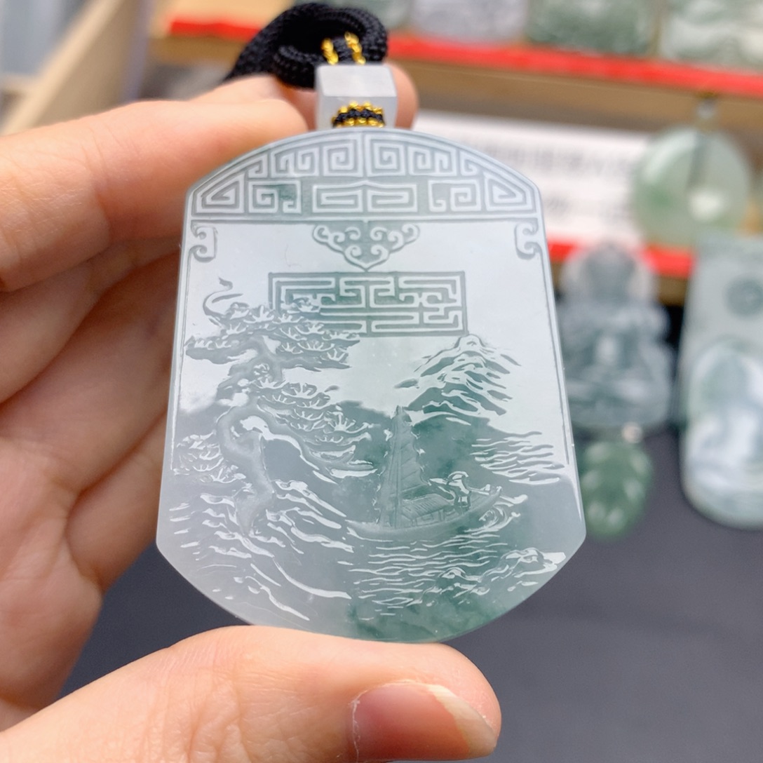 后***l翡翠未镶嵌颈饰山水