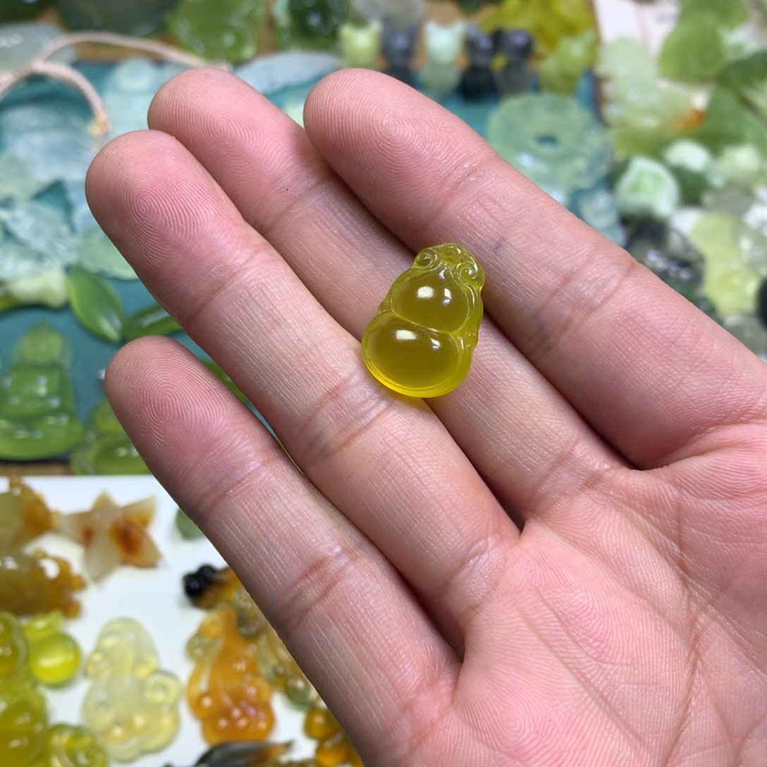 岫玉颈饰未镶嵌葫芦